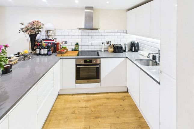 2 Jasmine studios, 8, Oak Lane, TWICKENHAM photo 2