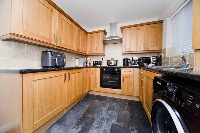 27, Lakemore, Peterlee photo 5