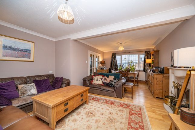 32, Fieldway, Berkhamsted photo 3