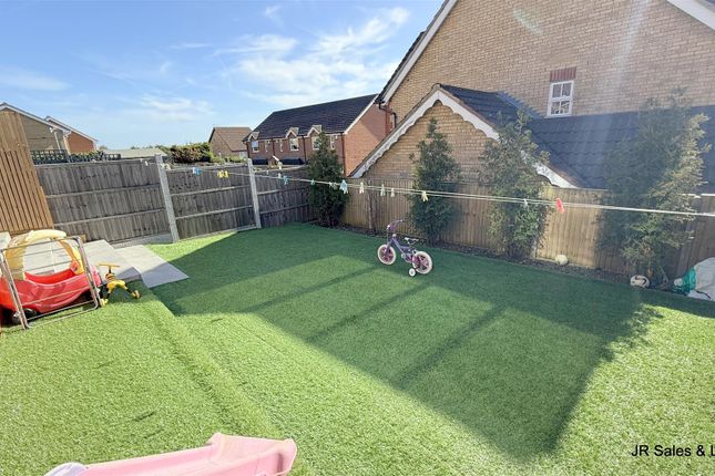 12, Cony Close, Cheshunt photo 3