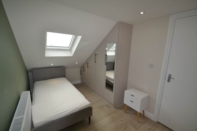 Room 7, Framfield Road, London photo 3