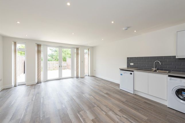 2, Westfield Close, Harpenden photo 3