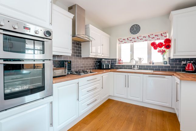 28 Pomeroy Close, Amersham photo 3