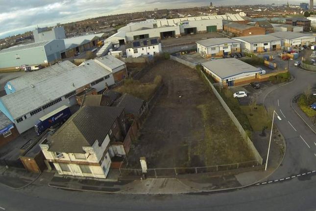Retail premises to let in Dock Road, Wirral