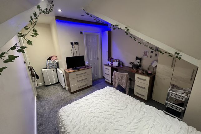 Thumbnail Flat to rent in Hyde Park Road, Leeds, West Yorkshire