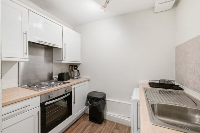 61 (1F2) Clerk Street, Edinburgh photo 3