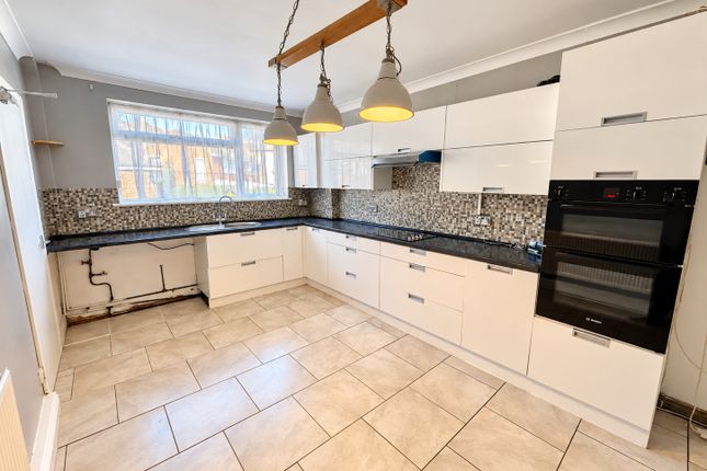 76, Holland Road, Chatham photo 3