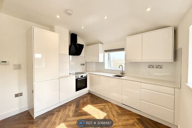 Flat D A Rushey Green, London photo 3