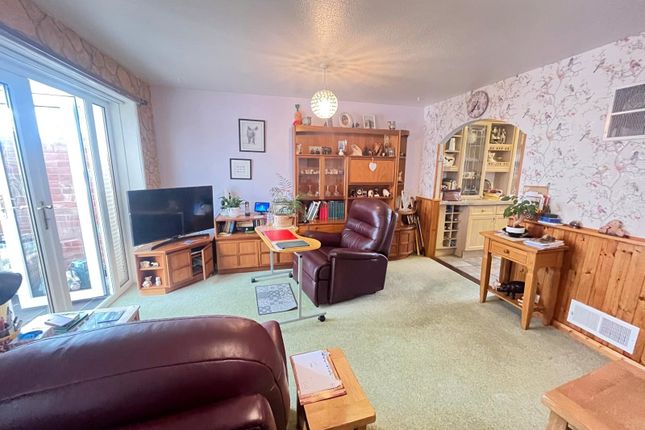 31, Staverton Road, Northamptonshire photo 2