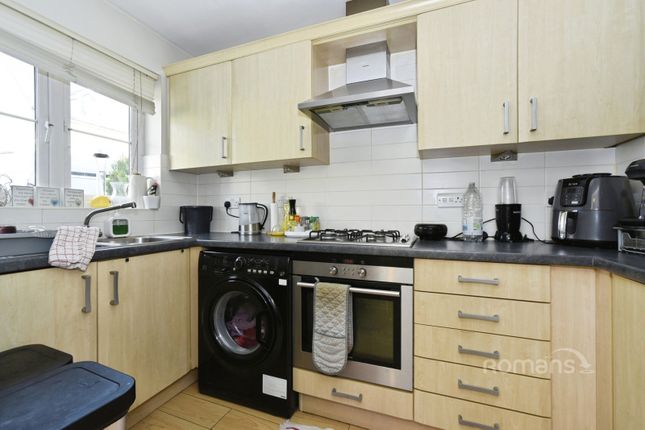 4, Hayburn Road, Swindon photo 4