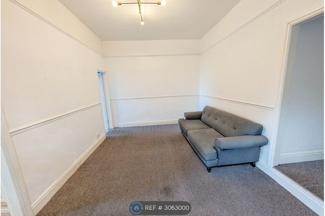 Flat   Stockport Road, Manchester photo 4