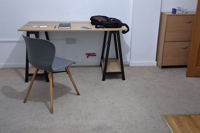 Flat 51, Russell Court, 3-16, Woburn Place, London photo 4