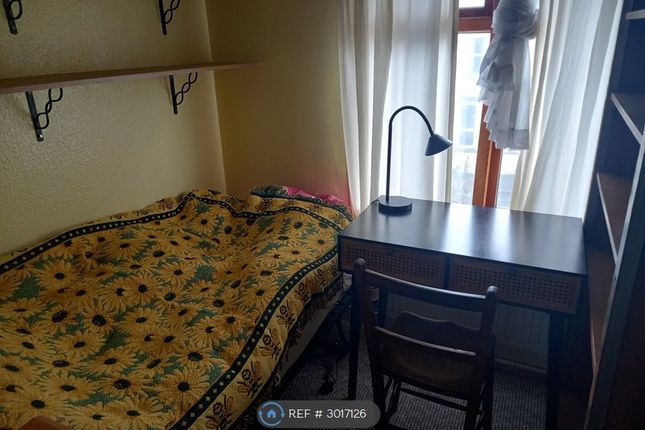 1-bed house on Enys Road, Camborne, £380/mo