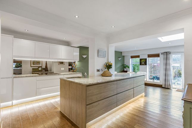 28 Bluebridge Road, Brookmans Park photo 4