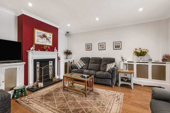 56 Holloways Lane, Welham Green photo 2
