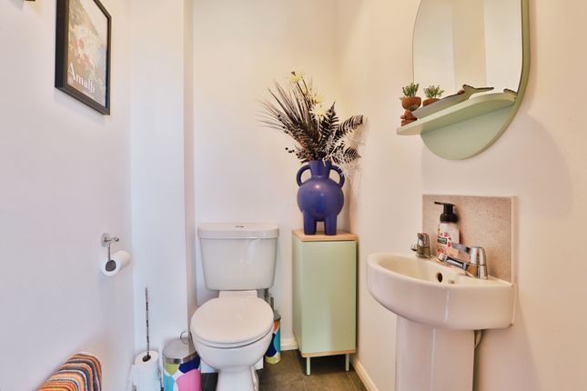 95, Narrowleaf Drive, Hampshire photo 4