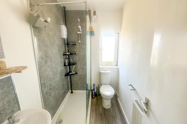 72, Pen Green Lane, Corby photo 4