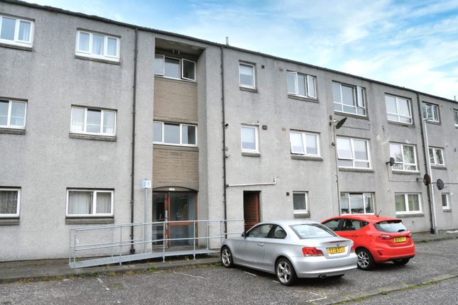 Flat for sale in Lumley Court, Grangemouth, Stirlingshire