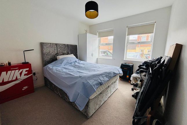 51, Whitehall Green, Leeds photo 4