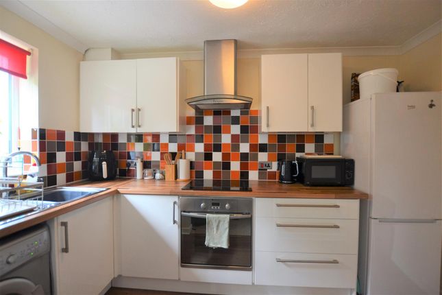 7 Rosewood, Rorkes Drift, Camberley photo 3