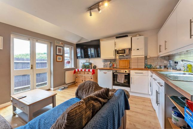 11, Newton Street, Olney photo 3