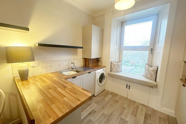 Thomson Street, Strathaven, ML10 6JZ, Strathaven photo 5