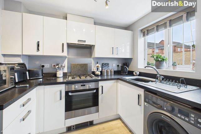 6 Hollingworth Close, Stone photo 2