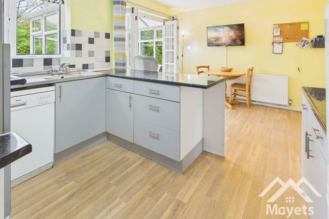 16 Edmonton Drive, Blackburn photo 3
