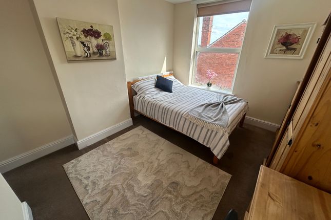 Room 3, 217, Monks Road, Lincoln photo 2