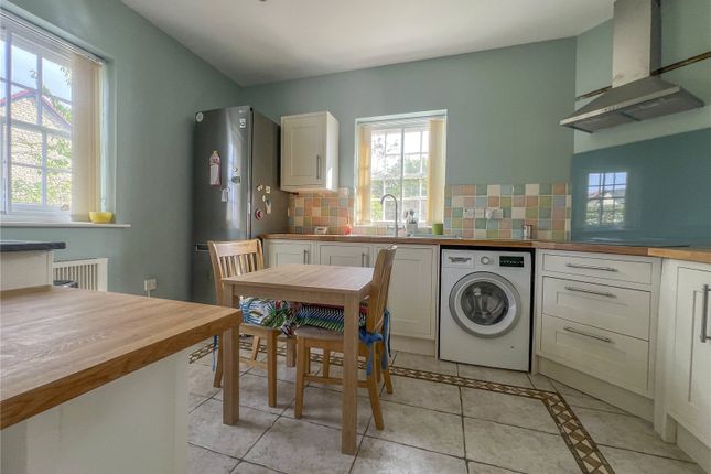 25, St Georges Court, Trowbridge photo 4