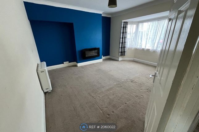 Flat to rent in Beverley Road, Hull