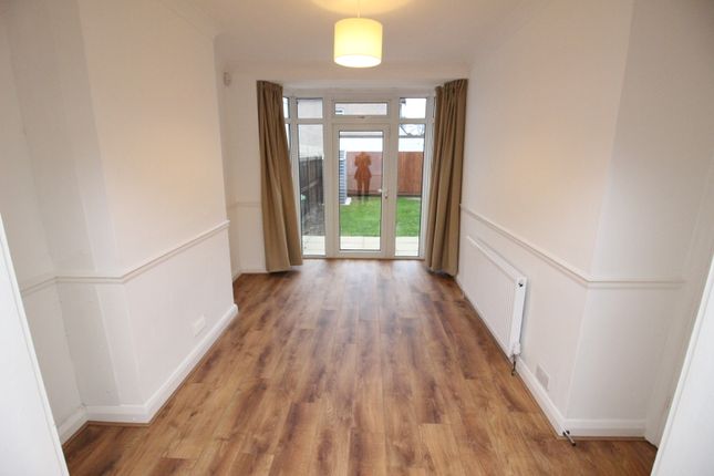 Henley Avenue, North Cheam photo 3
