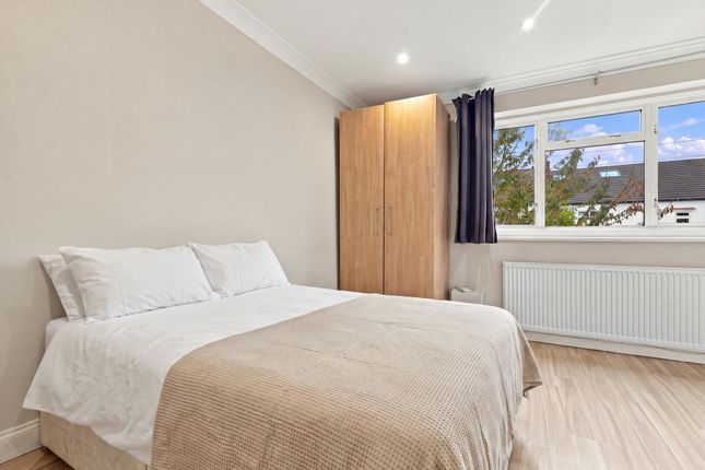 First Floor Flat, Tooting Bec Road, London SW17 8BW, London photo 5