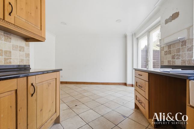 40 Boscombe Avenue, Grays photo 4