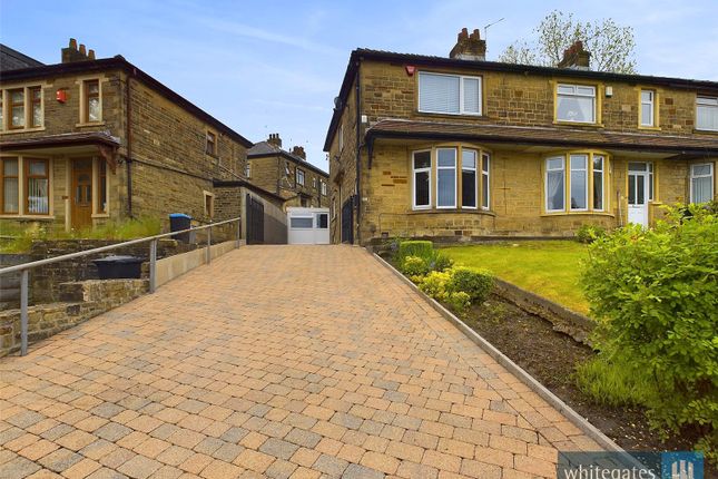 Thumbnail Town house for sale in Moore Avenue, Bradford, West Yorkshire