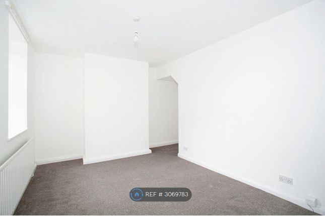 Flat, Grange Avenue, Harrogate photo 3