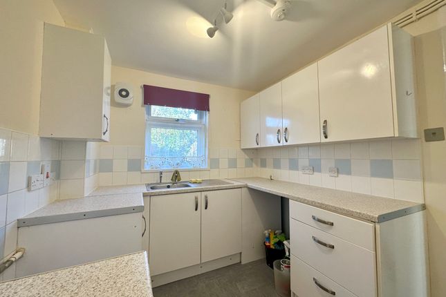 9, Downey Close, Bournemouth photo 4