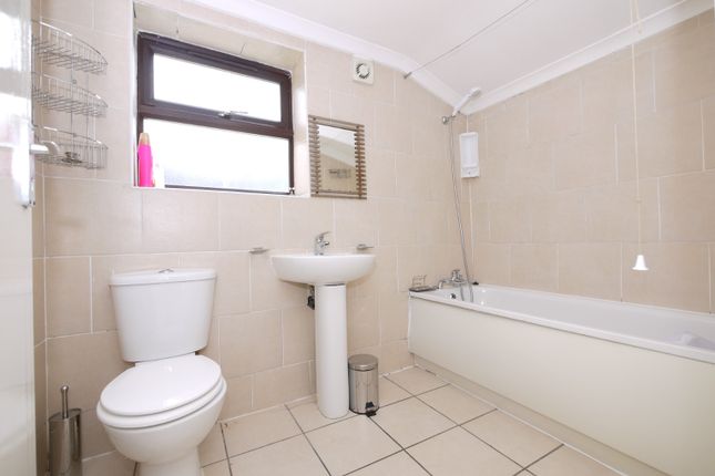Shared accommodation to rent in Louise Road, London