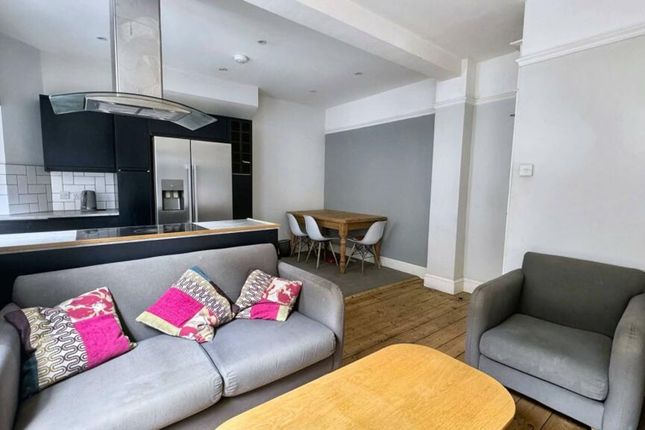 A Spacious And Stylish Modern Living Room Perfect ...
