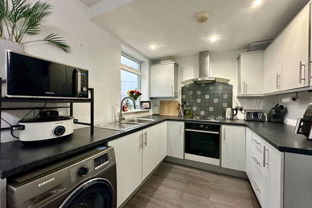 2, Barton Avenue, Paignton photo 3