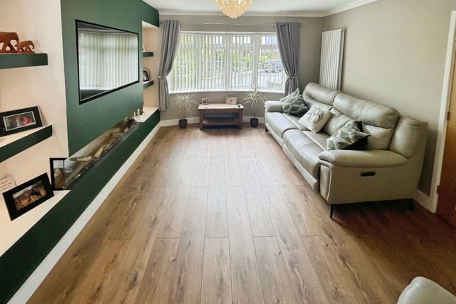 65 Eleanor Close, Bridgend photo 2
