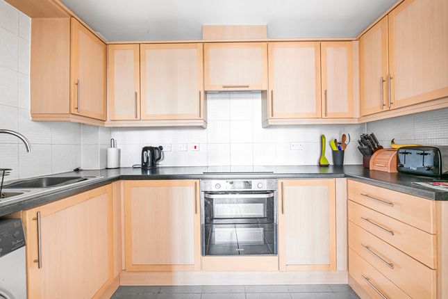 Flat 19, Churchill Lodge, 346, Streatham High Road, London photo 2