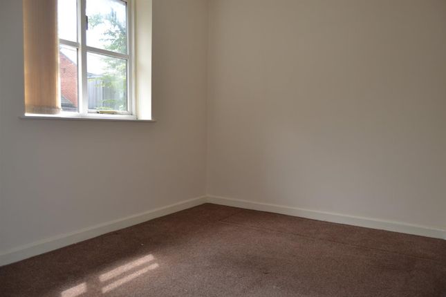8, Manygates Court, Wakefield photo 4