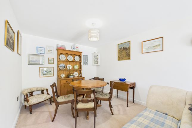 22 Eaves Court, Princes Risborough photo 4