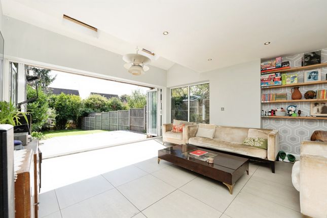 22, Beechcroft Road, Bushey photo 4