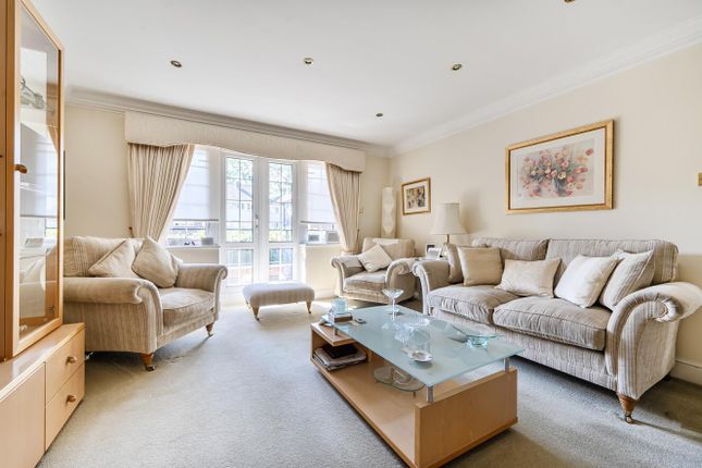 14 Paragon Court, 129, Holders Hill Road, Hendon photo 3