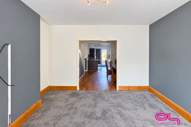 109, Morris Green Lane, Bolton photo 4