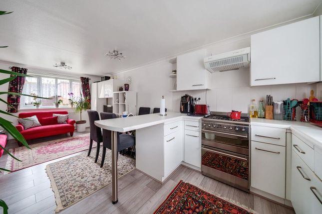 Flat for sale in Kingston Upon Thames, Greater London