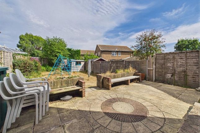 3, Hairpin Croft, Peacehaven photo 2