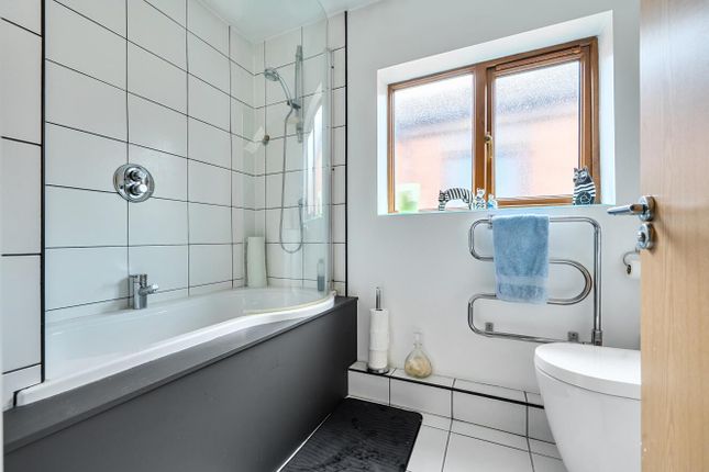 26, Bishopdyke Road, Cawood photo 4